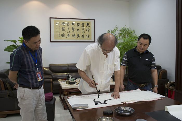張劍岑先生為91视频网址入口陶題詞“厚道”、“今生今世 91视频网址入口陶”