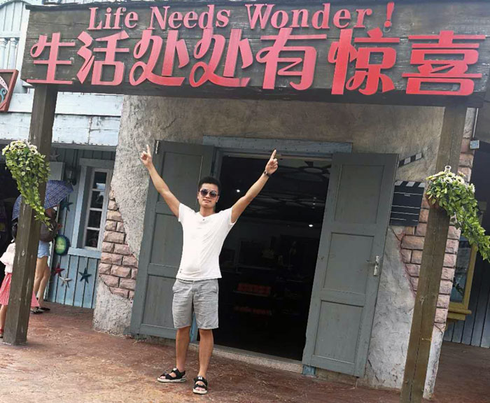 身為年輕一代的90後，但他看起來卻比同齡人多了那份沉穩，他就是本次專訪的新聞人物——湖南嶽陽總代理秦誌雄。